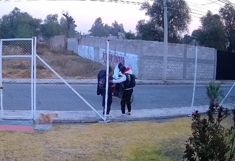 Buscan a dos sujetos que asaltaron a mujer que llevaba a su bebé en brazos en #Jaltenco. Video