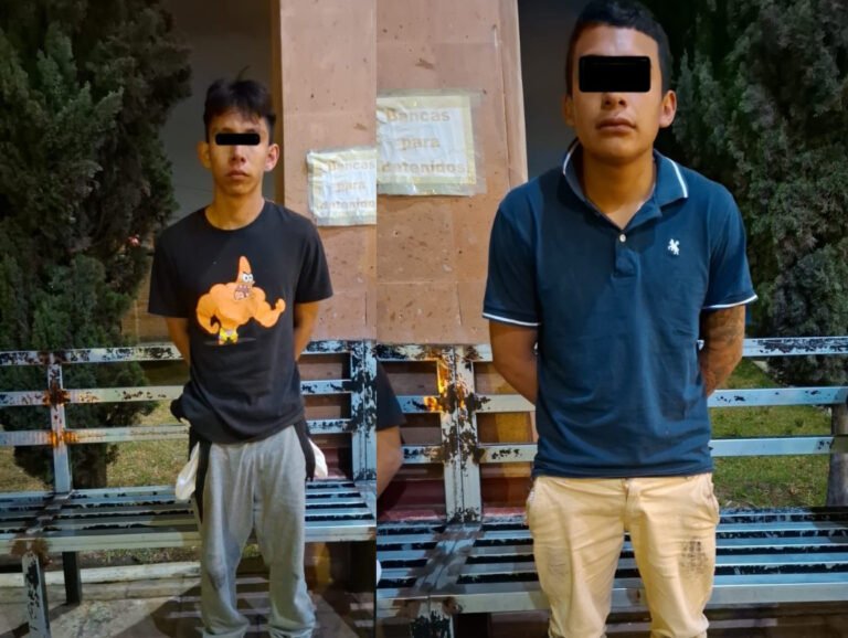 Detienen a dos jóvenes tras robo con violencia en #Metepec