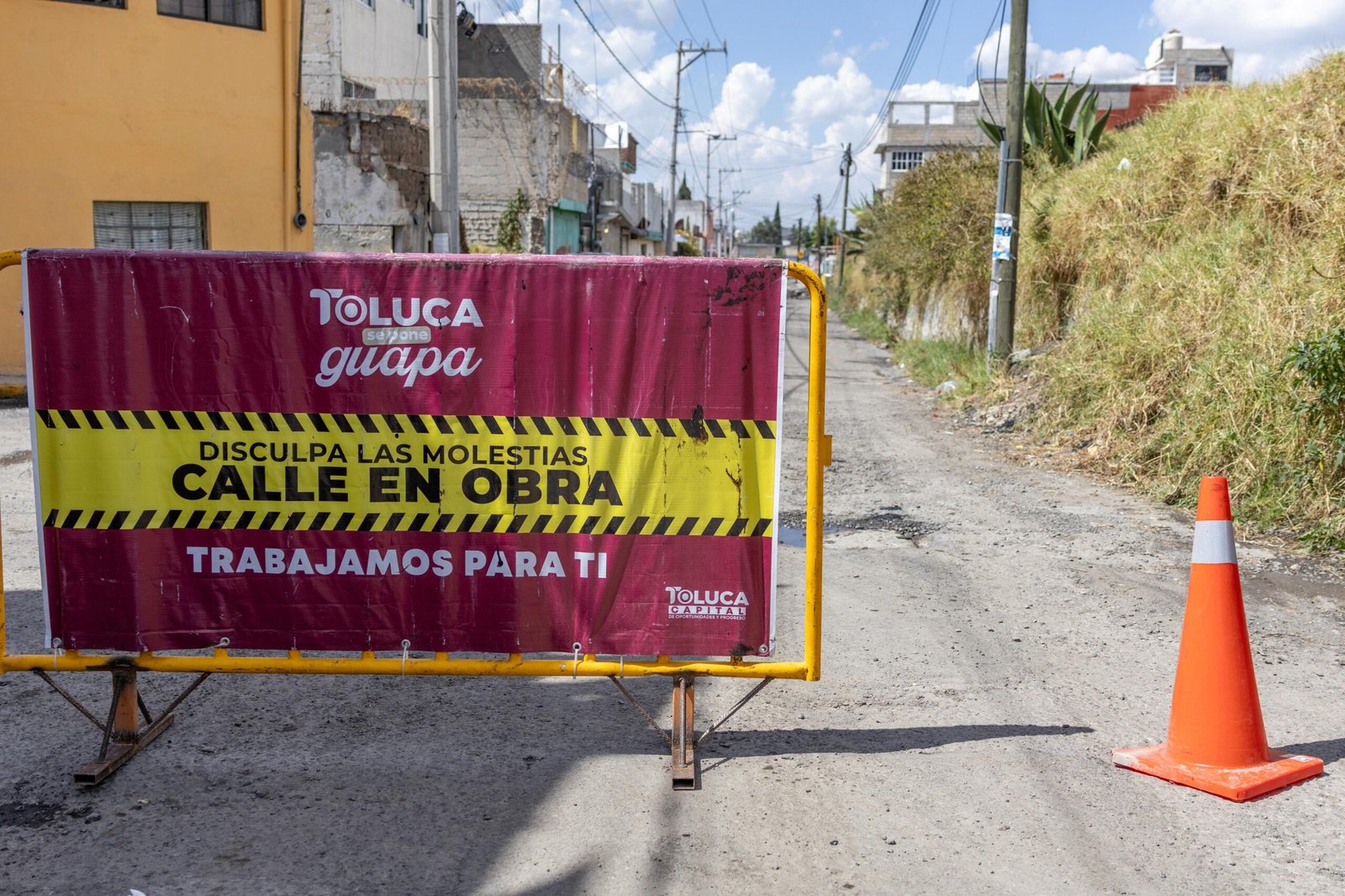 #Toluca despliega 48 frentes para atender baches en todo el municipio