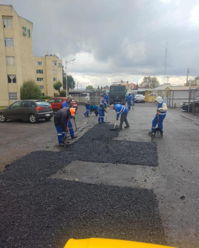Refuerzan trabajos de bacheo y mejora vial en Metepec