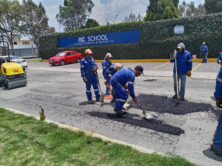 #Metepec intensifica trabajos de bacheo y mejora vial en varias colonias