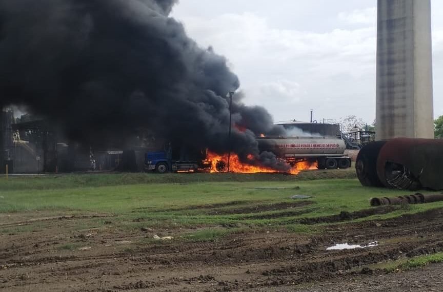 Impactante explosión e incendio provoca cierre de puente que cruza el Canal de Panamá. Video