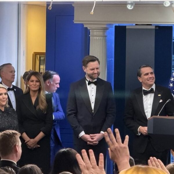 Las extrañas coincidencias que hacen dudar del atentado contra Trump en la cena de corresponsales