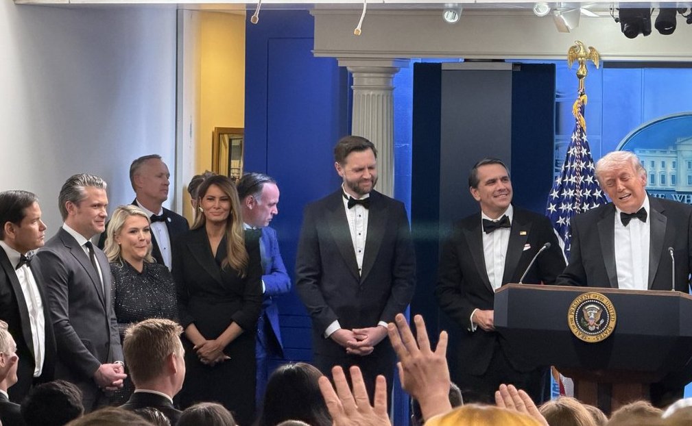 Las extrañas coincidencias que hacen dudar del atentado contra Trump en la cena de corresponsales