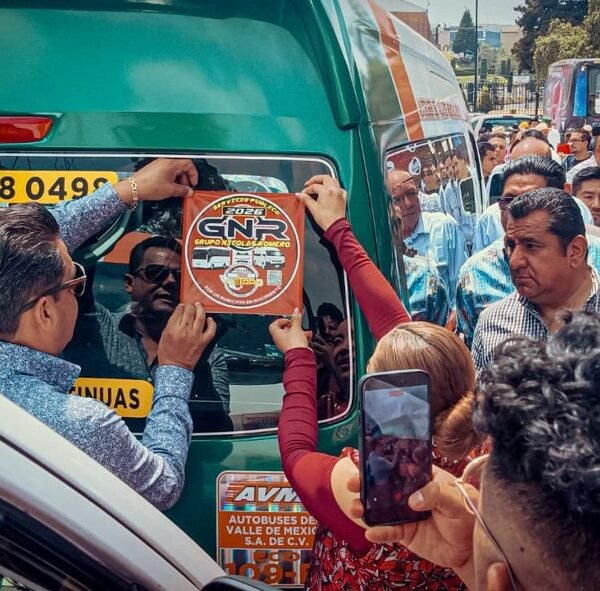 ACME consolida su red en Nicolás Romero: decenas de rutas y transportistas respaldan la pega de calcomanías