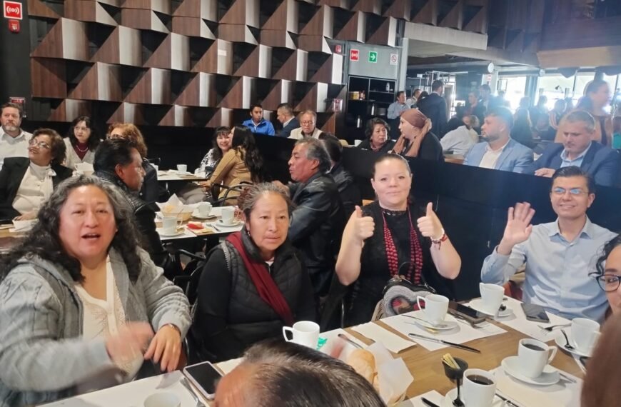 Prendiendo y Activando Luz y Fortaleza participa en conferencia sobre presencia digital para OSC