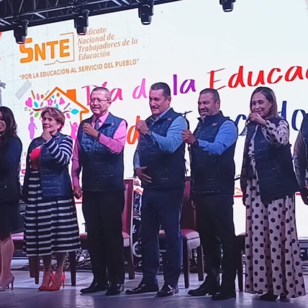 SNTE celebra el Día de la Educadora y del Educador y reafirma compromiso con la educación pública