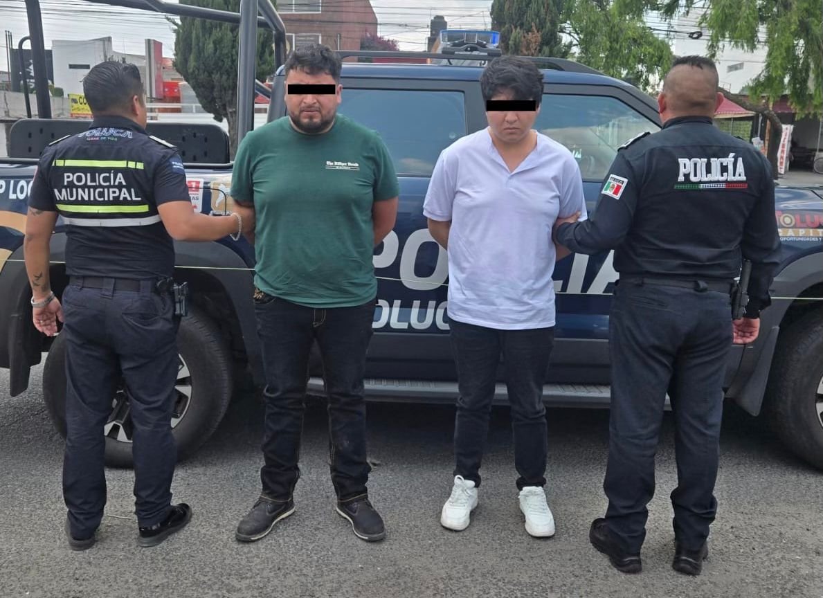 Detienen a dos sujetos con 15 celulares robados en #Toluca