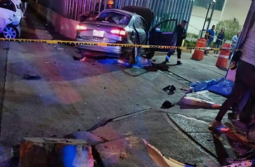 OJO: Auto se estrella y atropella a varias personas en el IMSS de Tecámac; al menos 4 muertos y 7 heridos