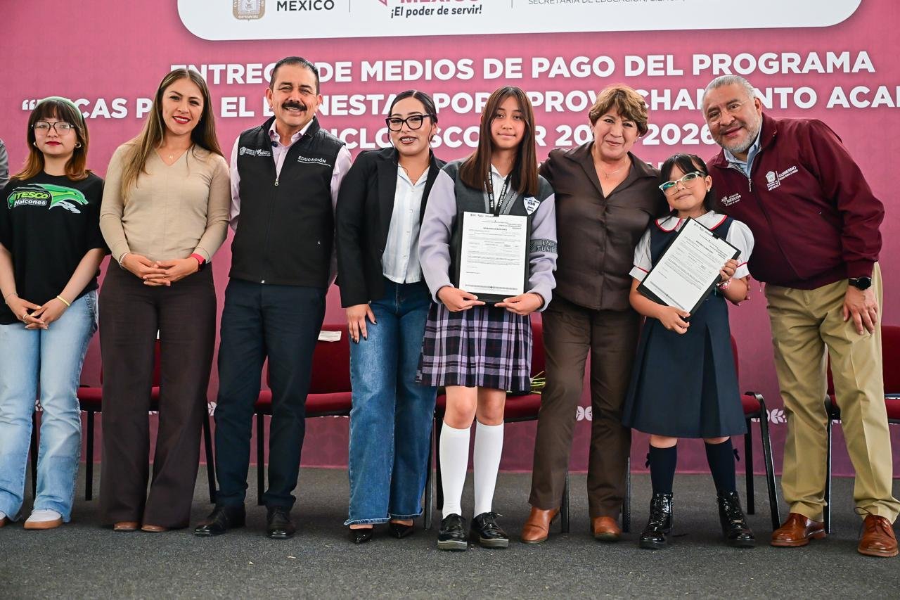 Gobierno del Estado de México entrega más de 37 mil becas por aprovechamiento académico
