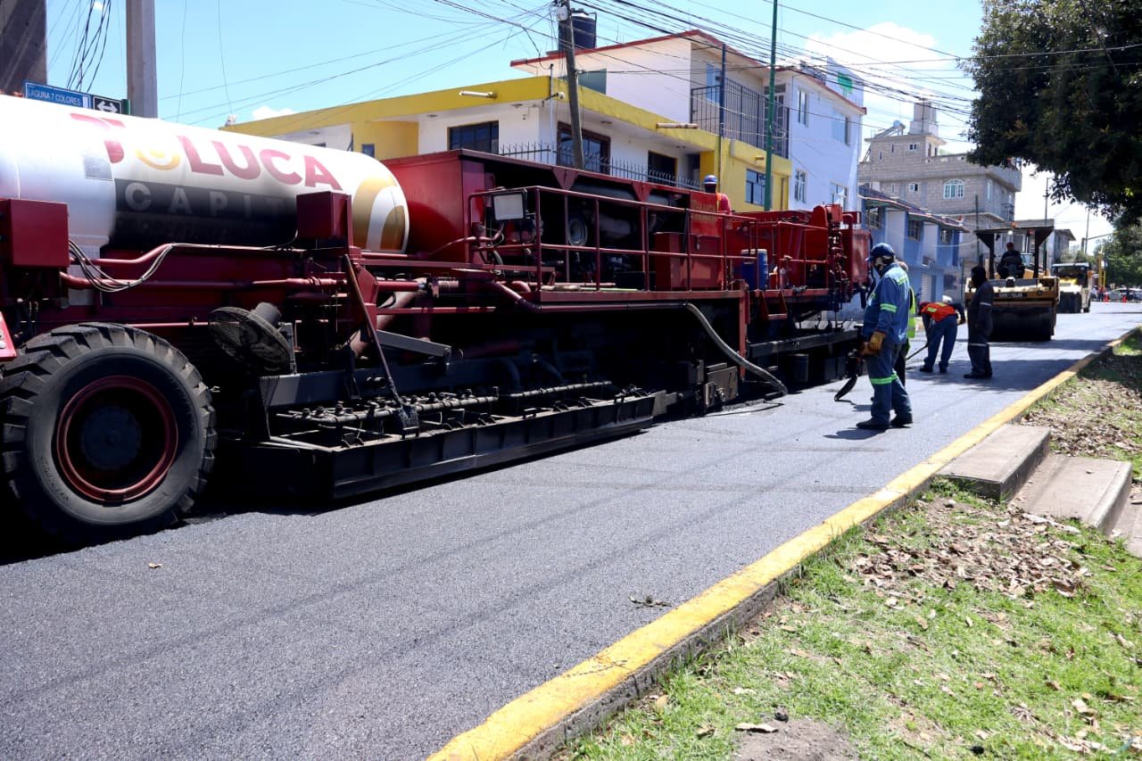 Supervisan avances de repavimentación en calles de #Toluca