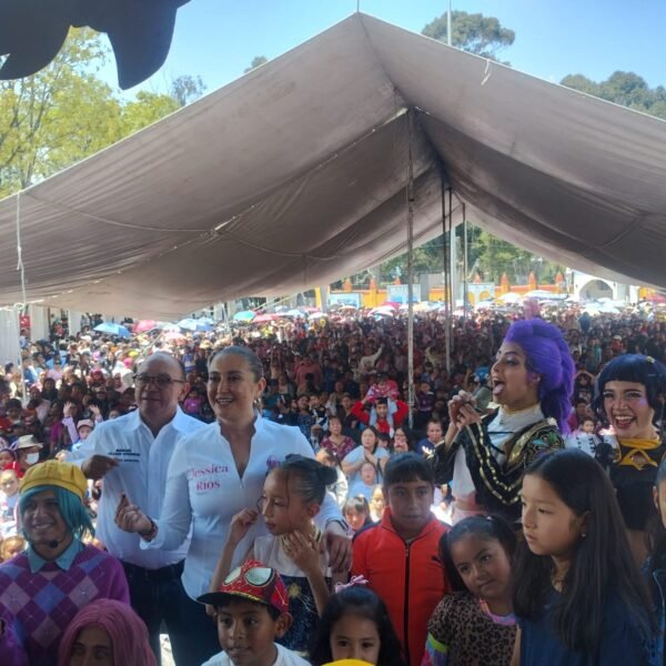 #Zinacantepec festeja a niñas y niños con espectáculo musical y regalos