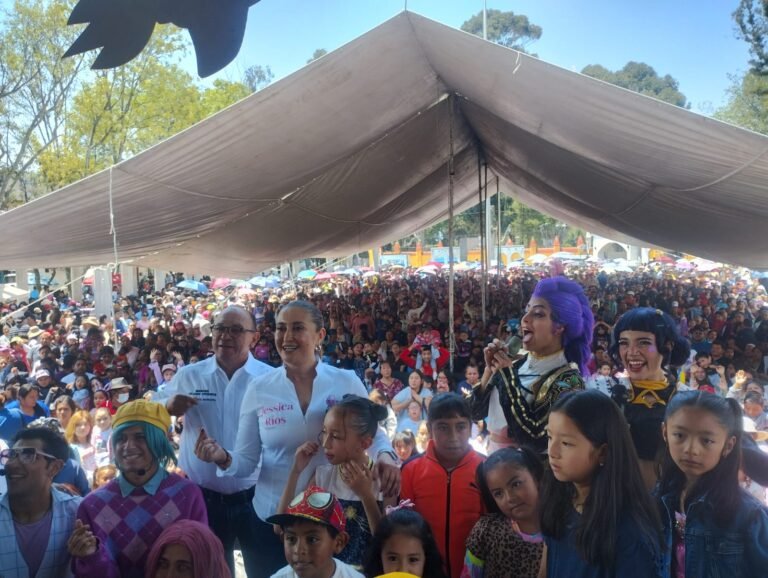 #Zinacantepec festeja a niñas y niños con espectáculo musical y regalos