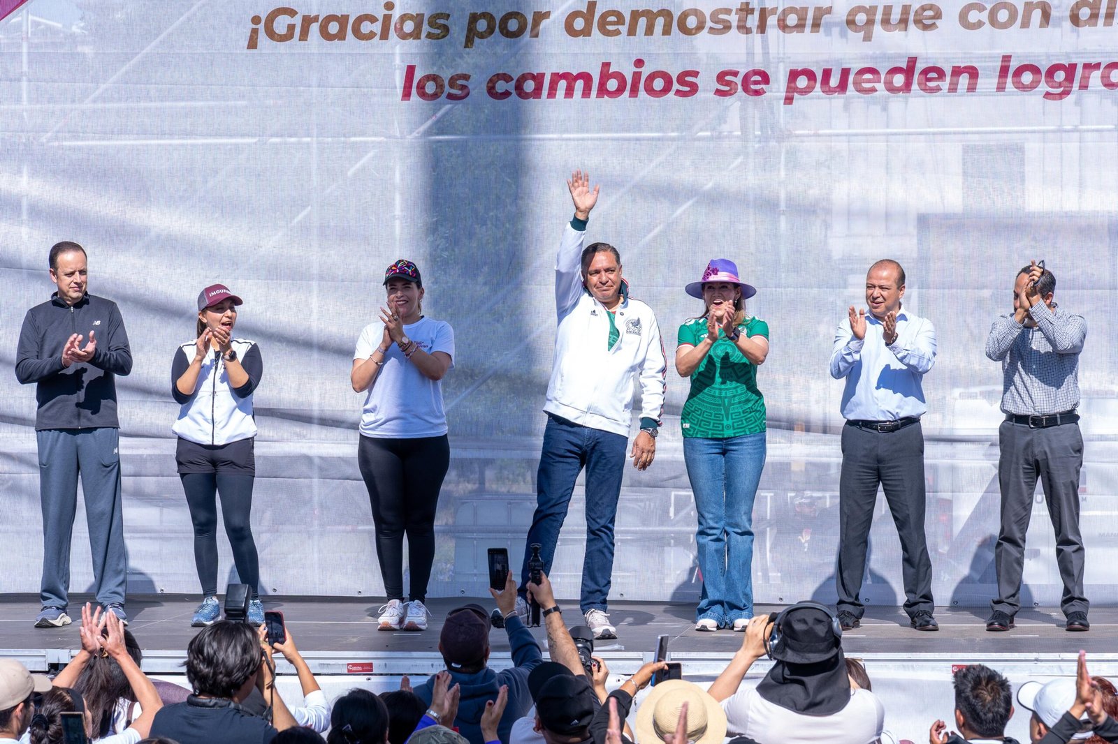 Entregan Rocío Pegueros y Ricardo Moreno medallas y premios a ganadores del reto ‘Toluca se pone en forma’