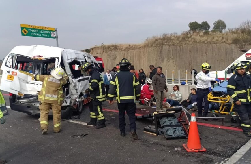 OJO: Autobús se queda sin frenos y provoca carambola en la Toluca-Naucalpan; varios heridos