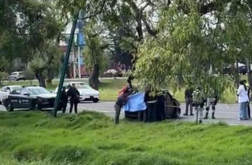 Hallan a mujer sin vida dentro de cajuela de automóvil tras choque en Paseo Tollocan