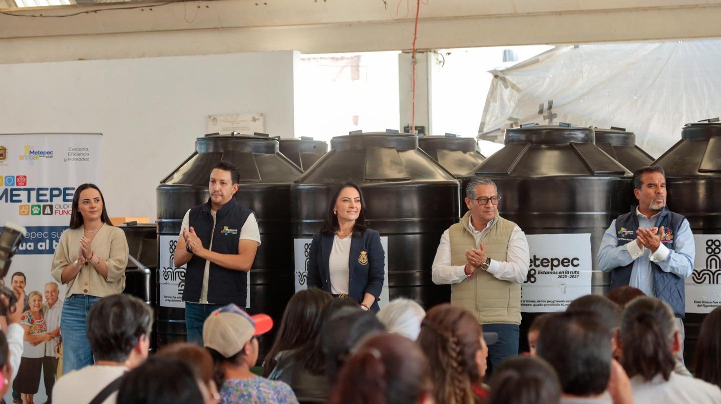 Continúa la entrega de tinacos en colonias de #Metepec