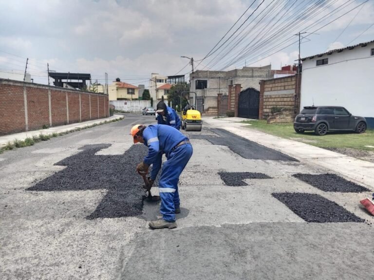 #Metepec realiza jornadas de bacheo y balizado en distintas colonias del municipio