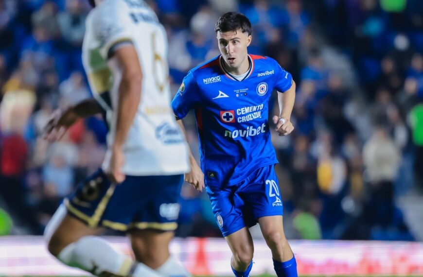 Con más polémica arbitral que goles, así se vivió la final de ida entre Cruz Azul y Pumas. Video