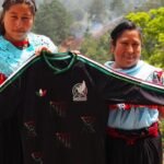 Acusan explotación de artesanas indígenas detrás de nuevo jersey de la Selección Mexicana rumbo al Mundial 2026 HInUMSTXwAIzh1x