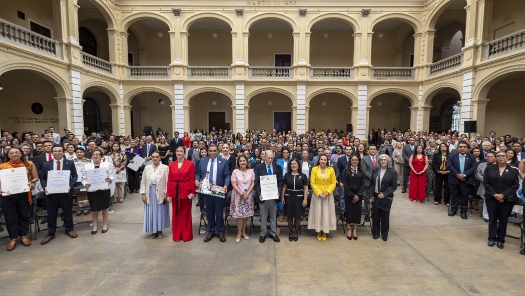 Día de la Maestra y el Maestro en la UAEMéx: rectora anuncia bono de fortalecimiento y entrega 50 Notas Laudatorias