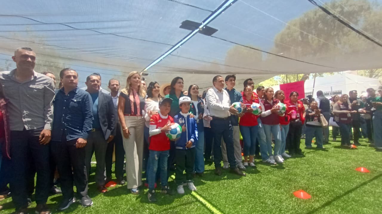 Entregan cancha de fútbol rápido en el parque ‘El Seminario’ de Toluca tras más de 16 años de abandono