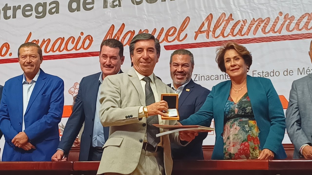 SNTE Sección 17 reconoce a 146 docentes con la Condecoración ‘Ignacio Manuel Altamirano’