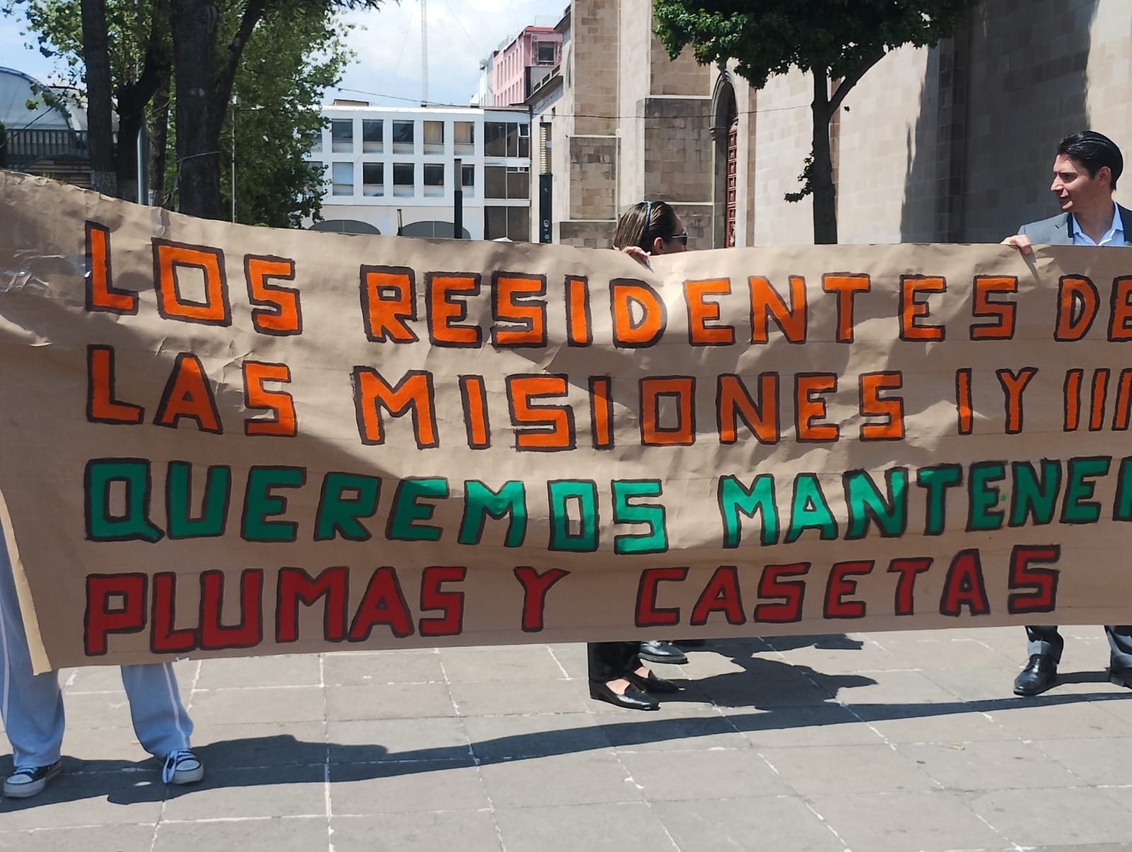 Vecinos de Misiones protestan en el centro de Toluca por retiro de plumas y casetas de vigilancia