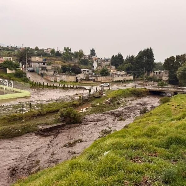 Manuel Vilchis coordina atención tras desbordamiento del Río Tejalpa en #Zinacantepec
