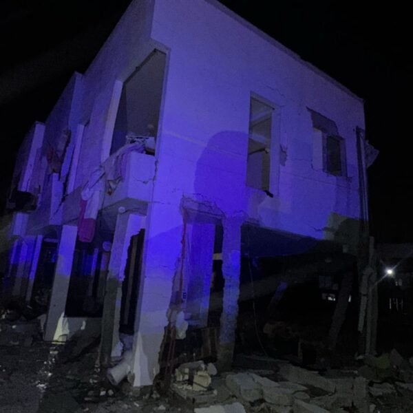 Explosión por acumulación de gas en Capultitlán deja dos heridos y obliga a evacuar a cerca de 200 personas en Toluca