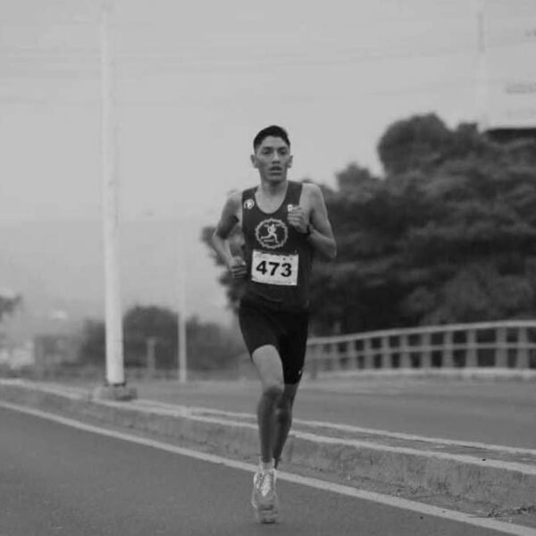Adrián Uribe, joven promesa del atletismo mexiquense, pierde la vida tras accidente en Xonacatlán