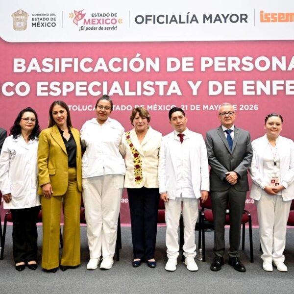 Gobernadora Delfina Gómez entrega 201 basificaciones a personal médico y de enfermería del ISSEMyM