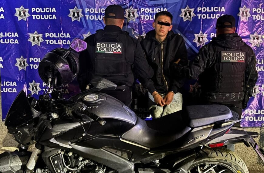 Detienen en Toluca a motorratón con orden de reaprehensión vigente