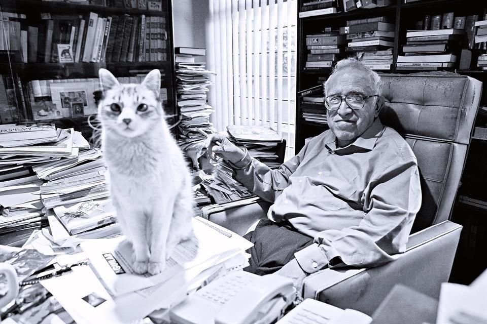 Hijos de Carlos Monsiváis refutan versión de supuesto “amorío” con AMLO, difundida por El Universal
