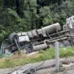 Tráiler se vuelca en la autopista México-Toluca; complica el tránsito hacia la capital mexiquense Screenshot