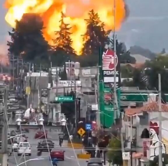 Fuerte explosión de pipas de gas en Puebla; desalojan hospital, escuelas y viviendas