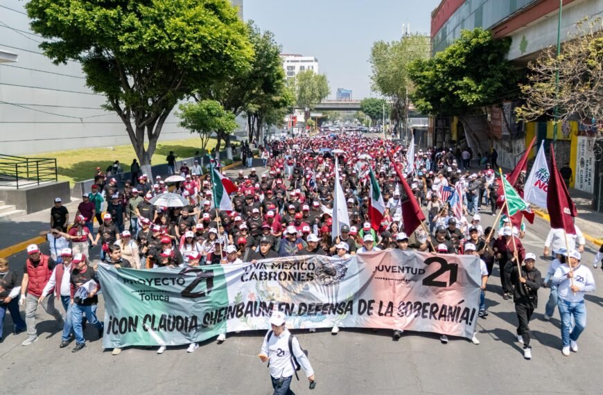 Toluqueños participan en concentración en Tlalnepantla para seguir mensaje de Claudia Sheinbaum