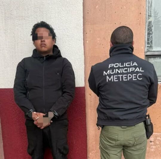 Detienen en #Metepec a sujeto señalado por fraude en compra-venta de vehículos mediante redes sociales