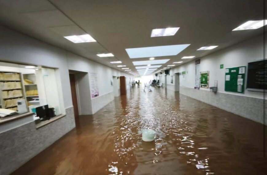 OJO: Grave inundación afecta al Hospital IMSS-Bienestar de Amanalco; activan protocolo de emergencia