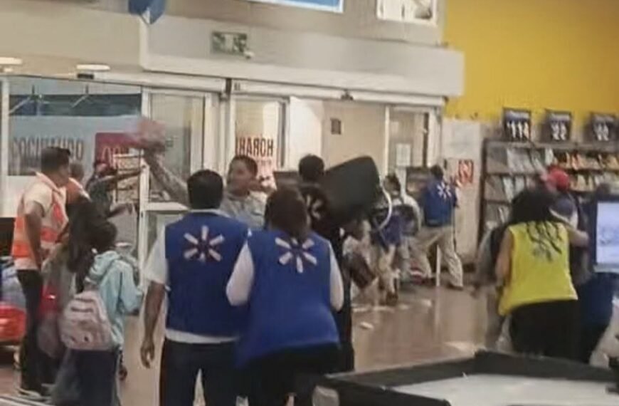 Se desata el caos en Walmart de Nicolás Romero tras descubrir a farderos
