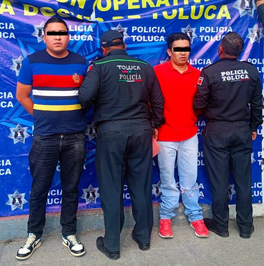 Recuperan auto robado y detienen a dos implicados en Toluca