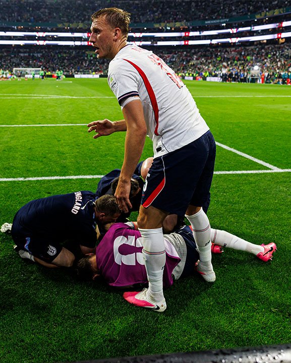 Así fue la insólita lesión del inglés Jordan Henderson tras el partido vs México