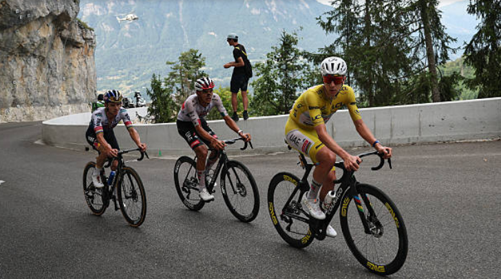 ÉPICA ETAPA ALPINA: Isaac del Toro cae, se levanta y se mete al podio del Tour de Francia en la general; Vingegaard queda fuera