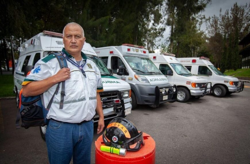 Un ángel con uniforme: la historia de Gilberto Tovar, el paramédico de la UAEMéx que ha salvado vidas durante 26 años