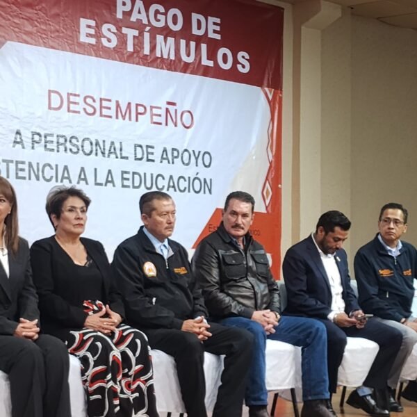 SNTE Sección 17 entrega apoyos por puntualidad a trabajadores de la educación