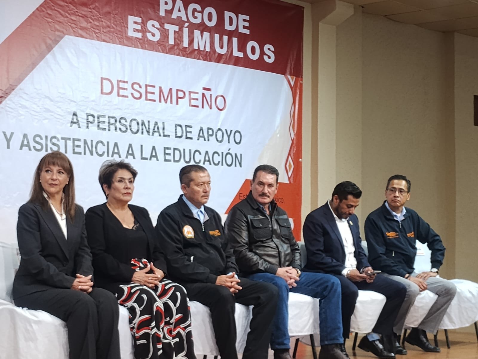 SNTE Sección 17 entrega apoyos por puntualidad a trabajadores de la educación