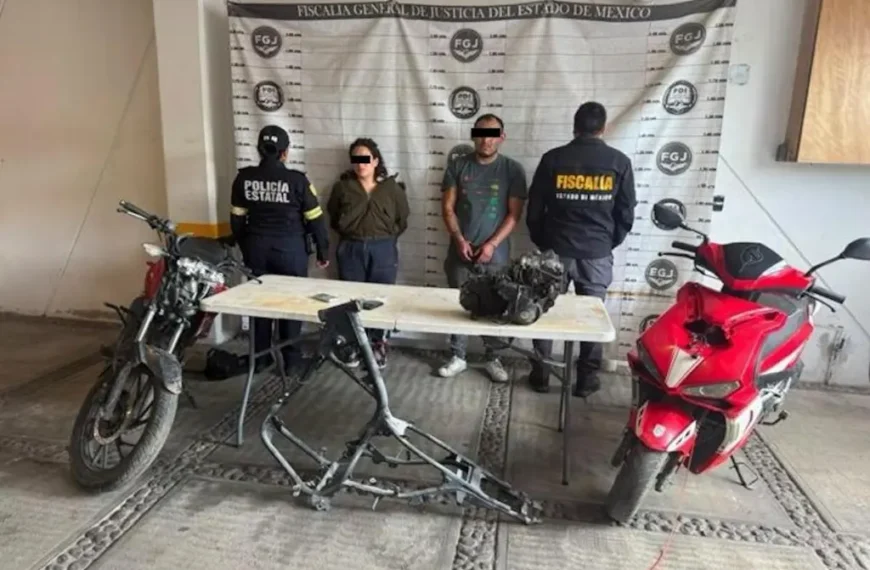 Detienen a pareja en #Calimaya con motocicleta robada y estupefacientes