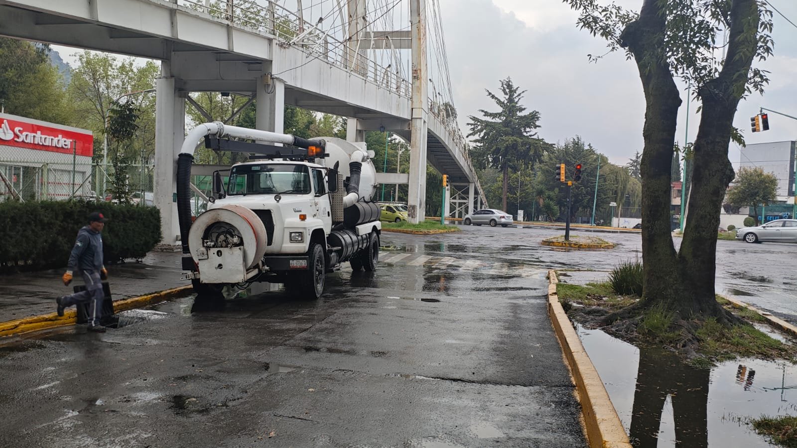 Lluvias generan encharcamientos en Toluca; autoridades activan operativo de atención