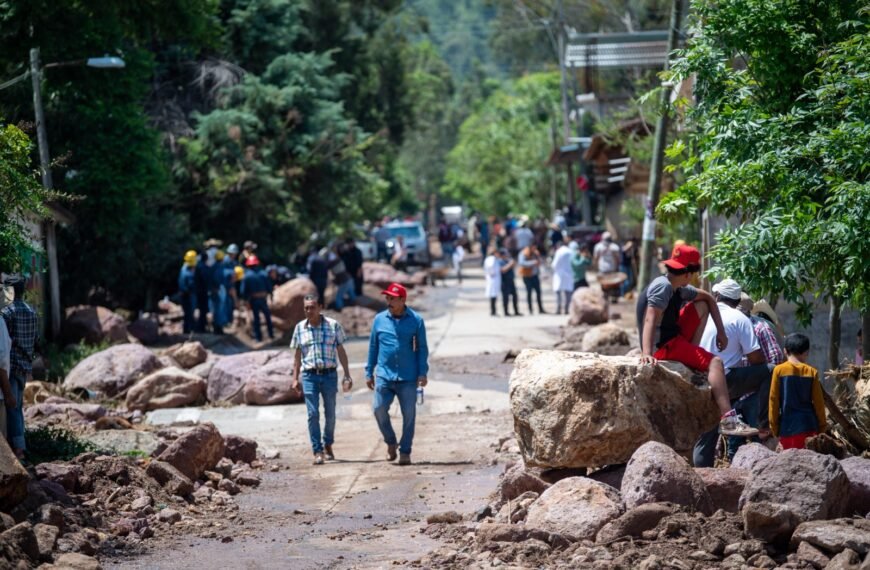 Lluvias provocan deslaves en Temascaltepec; despliegan operativo coordinado de atención