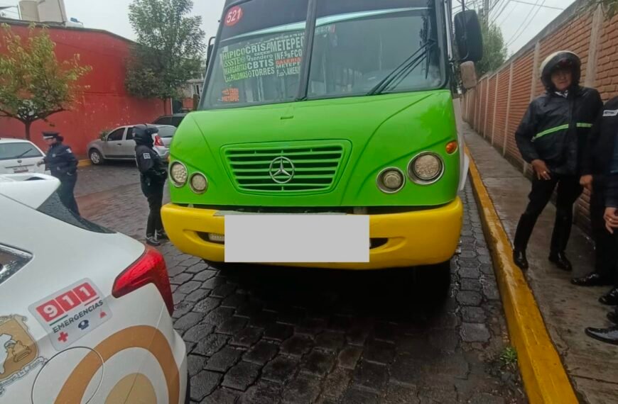 Conductor de autobús iba ‘chupando’ al volante en Toluca; no superó el alcoholímetro
